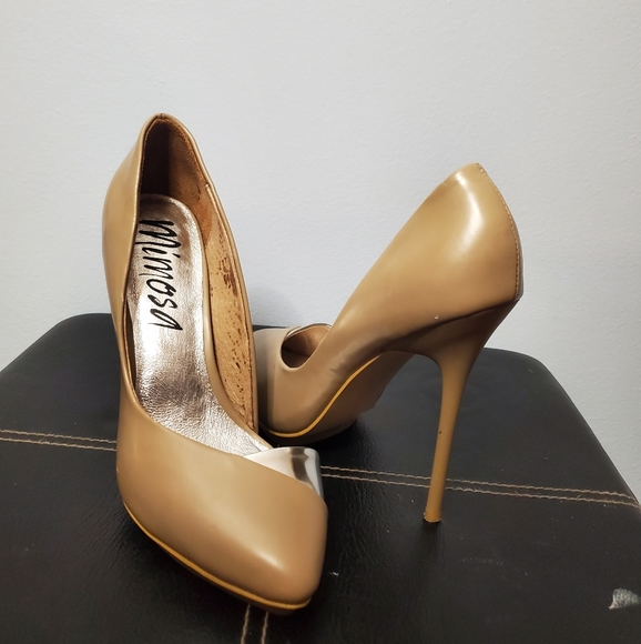 Tan high heels - Picture 5 of 7